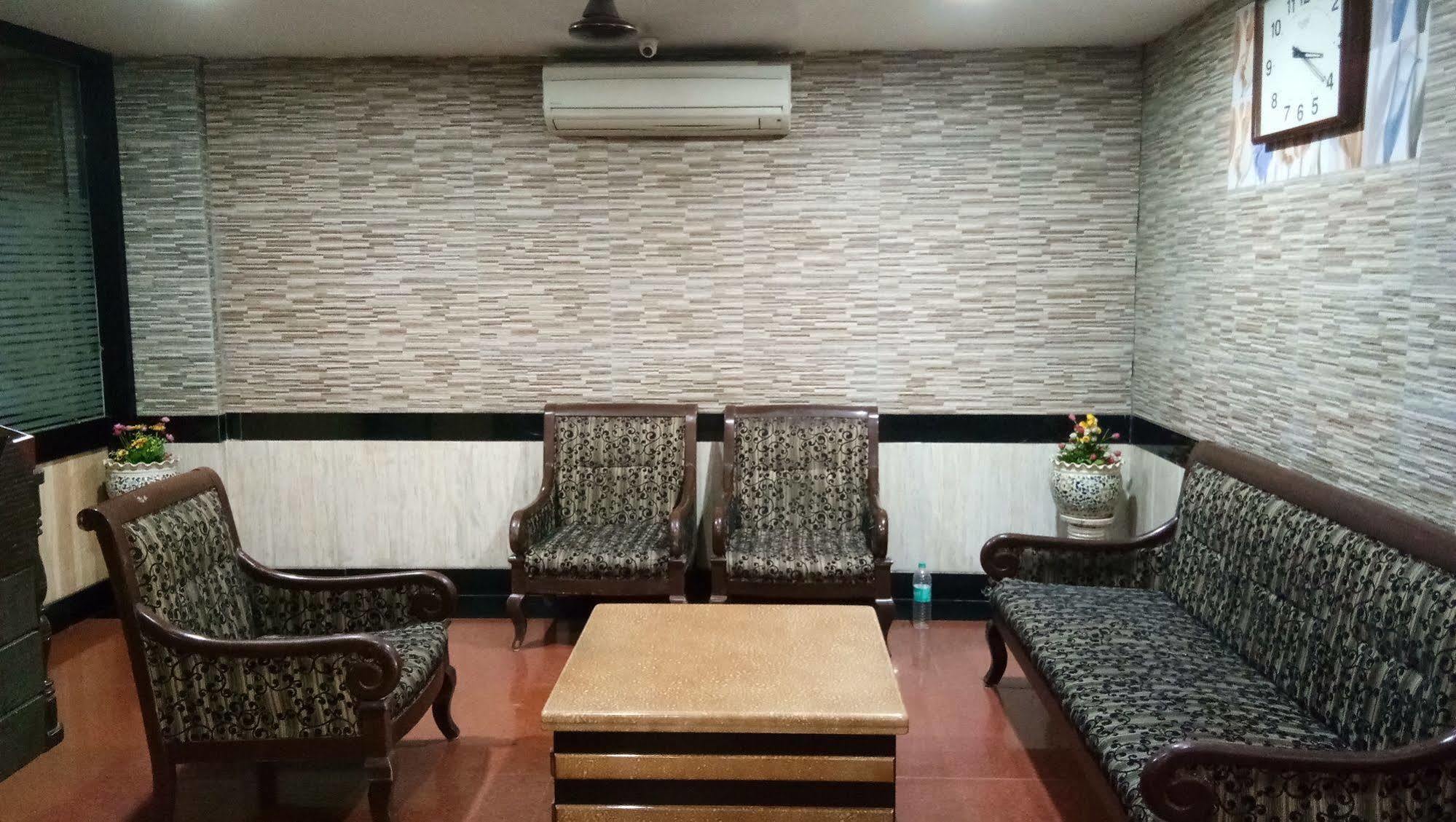Hotel Arch Manor Deluxe Bhopal Esterno foto