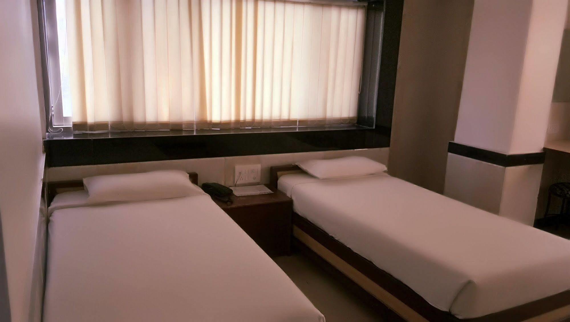 Hotel Arch Manor Deluxe Bhopal Esterno foto